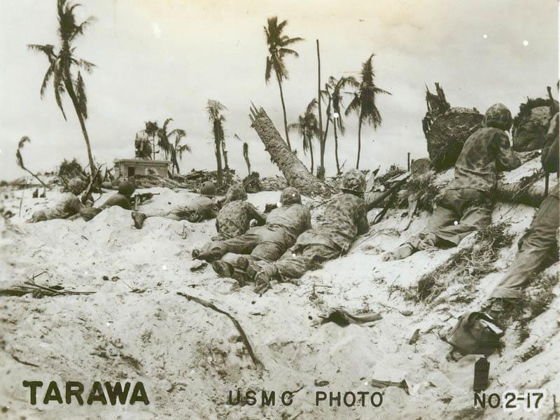 tarawa 1943 soldiers cover on beach